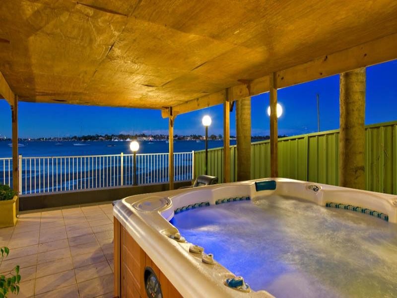 2 Belgrave Esplanade, Sylvania NSW 2224