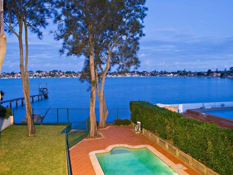 8 Marra Place, Sylvania NSW 2224