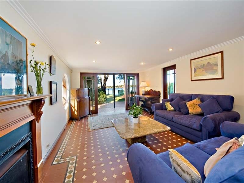 8 Marra Place, Sylvania NSW 2224