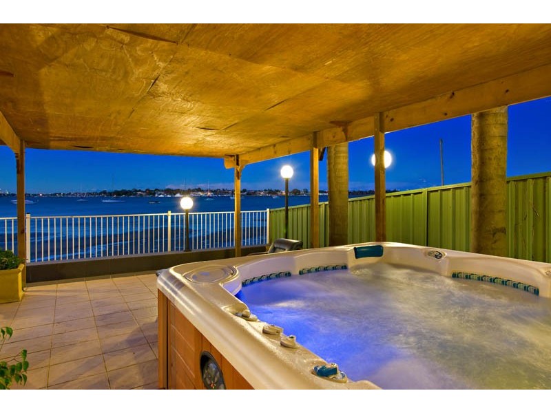 2 Belgrave Esplanade, Sylvania NSW 2224