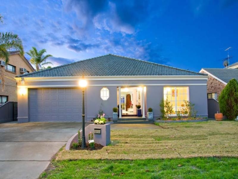 14 Macintyre Crescent, Sylvania Waters NSW 2224