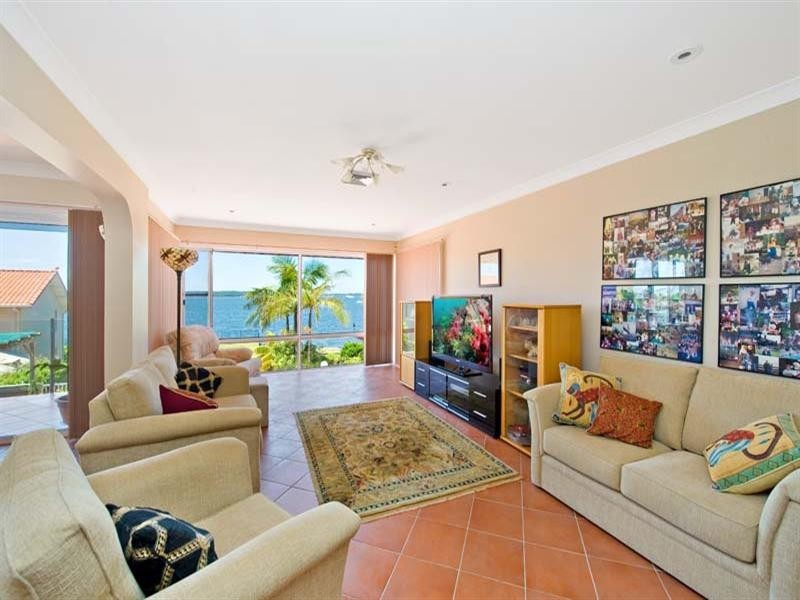 22 Woodlands Road, Taren Point NSW 2229