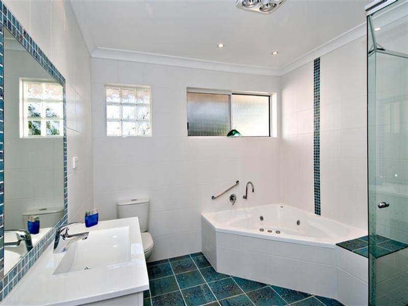 11 Macintyre Crescent, Sylvania Waters NSW 2224