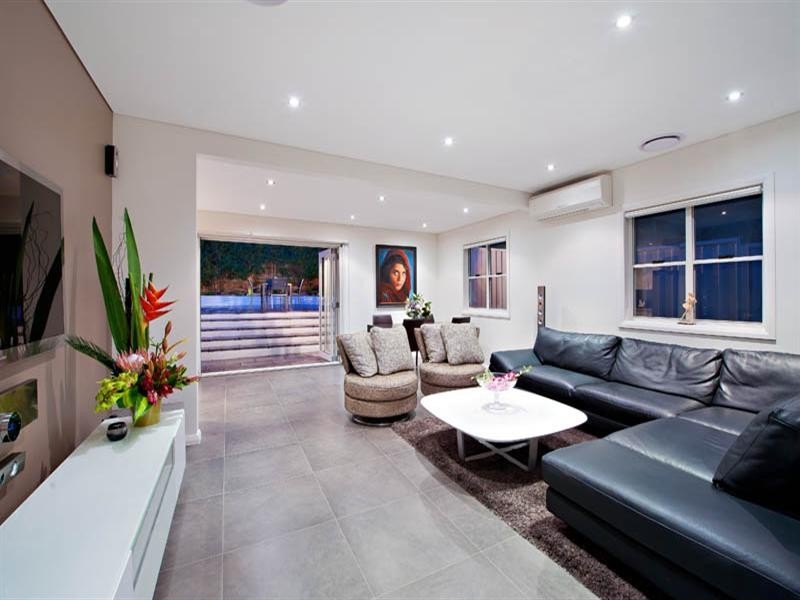 11 Snowden Avenue, Sylvania NSW 2224