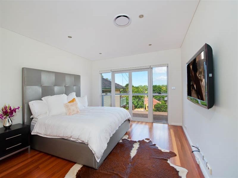 11 Snowden Avenue, Sylvania NSW 2224