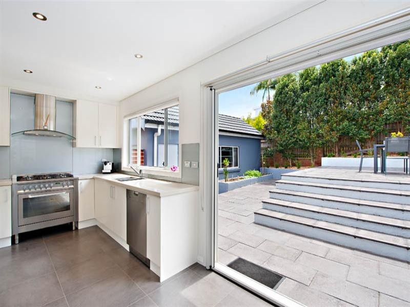 11 Snowden Avenue, Sylvania NSW 2224