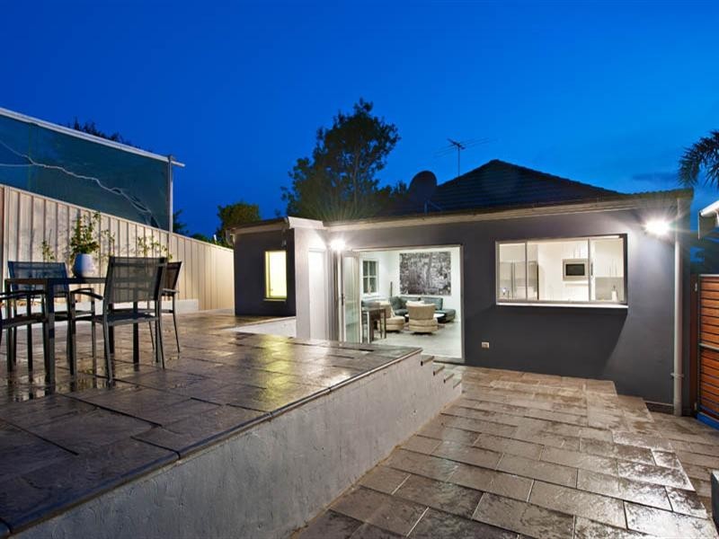 11 Snowden Avenue, Sylvania NSW 2224