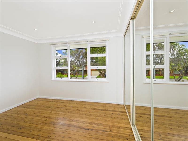 33 Amaroo Street, Sylvania NSW 2224