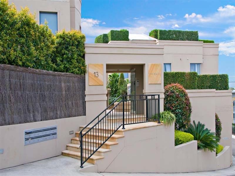 6/13 Murralin Lane “Palazzo”, Sylvania NSW 2224