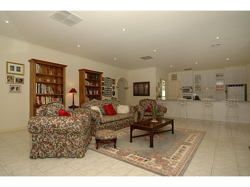 8 Kristen Court, Coromandel Valley SA 5051