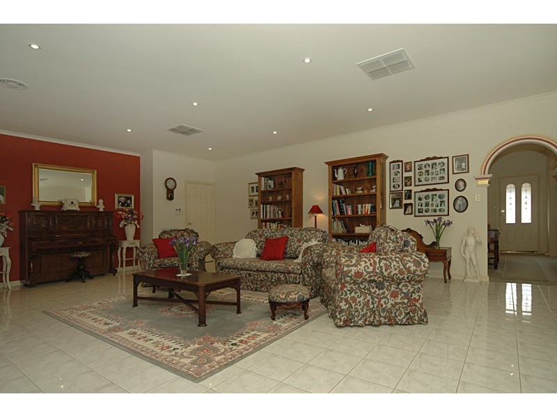 8 Kristen Court, Coromandel Valley SA 5051