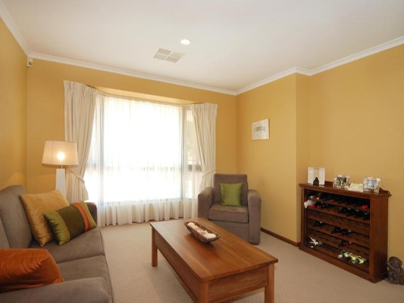 18 Hampton Drive, Oakden SA 5086