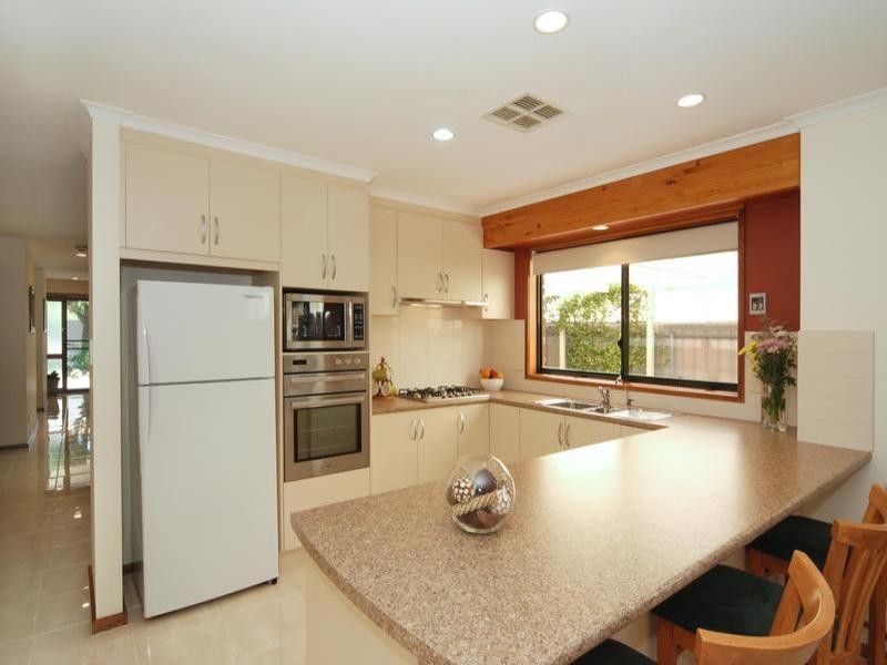 18 Hampton Drive, Oakden SA 5086