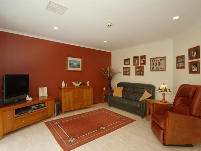 18 Hampton Drive, Oakden SA 5086