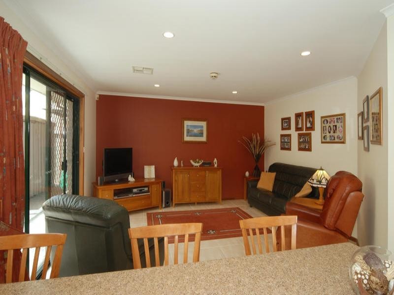 18 Hampton Drive, Oakden SA 5086