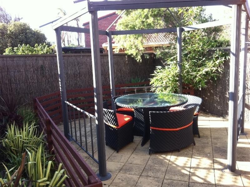 2/2 Sandpiper Place, West Lakes Shore SA 5020