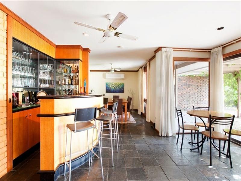 17 Lakeside Court, Tennyson SA 5022