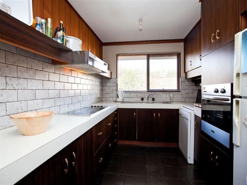 17 Lakeside Court, Tennyson SA 5022