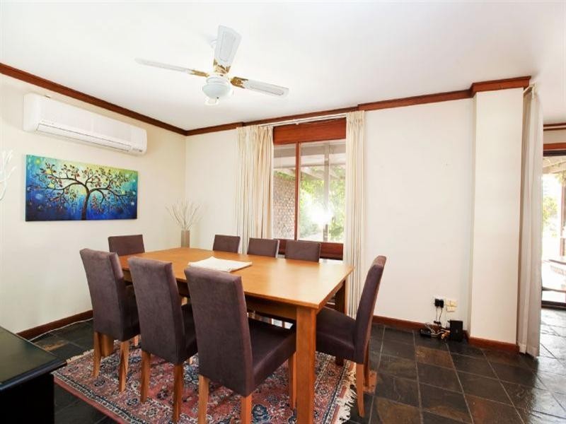 17 Lakeside Court, Tennyson SA 5022