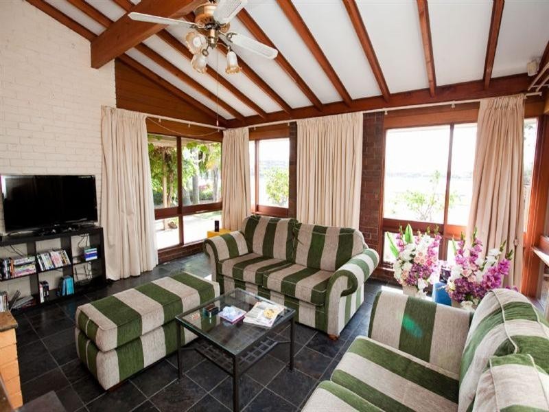 17 Lakeside Court, Tennyson SA 5022