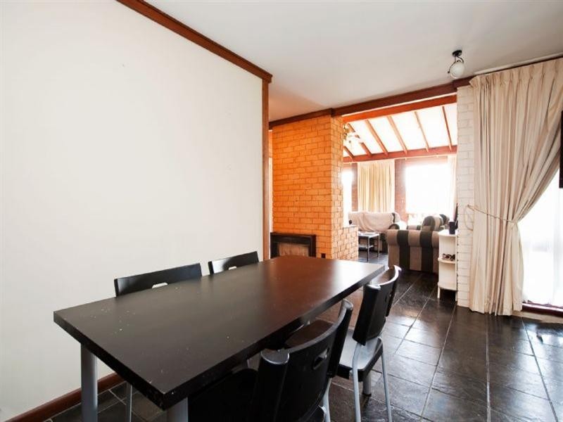 17 Lakeside Court, Tennyson SA 5022