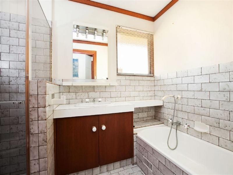 17 Lakeside Court, Tennyson SA 5022