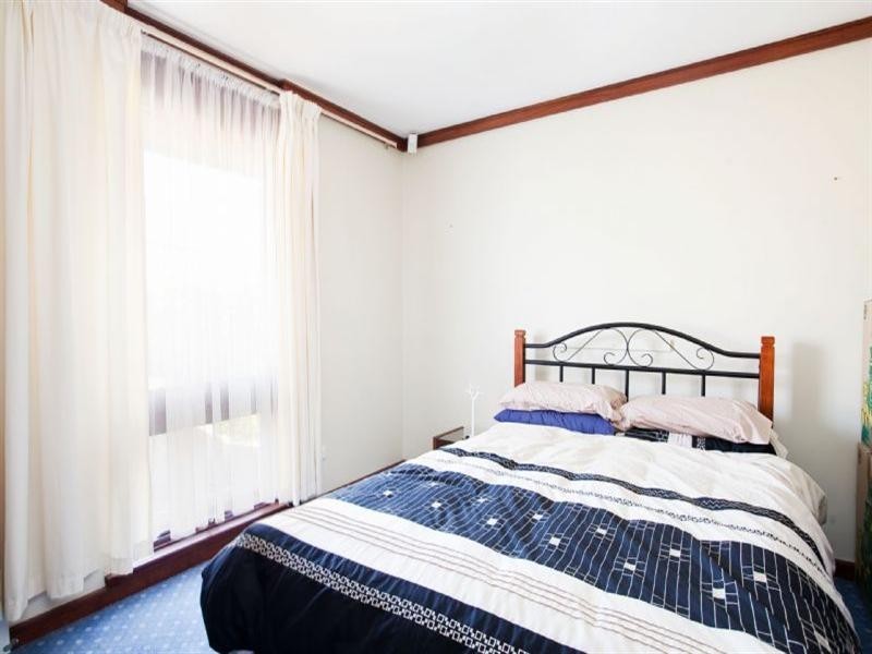 17 Lakeside Court, Tennyson SA 5022