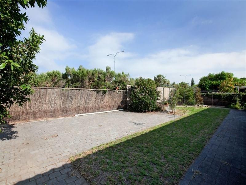 17 Lakeside Court, Tennyson SA 5022