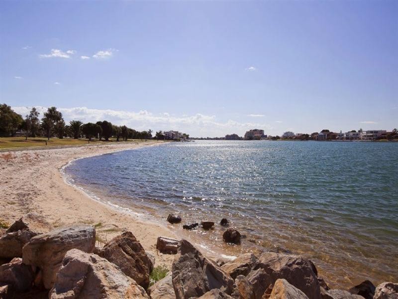 11-80 Military Road, Tennyson SA 5022