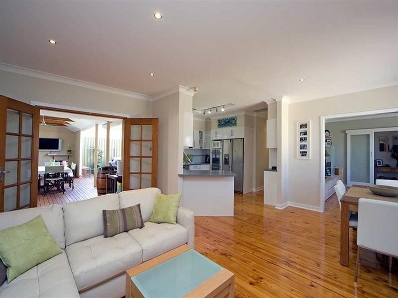 10 Winston Crescent, West Beach SA 5024