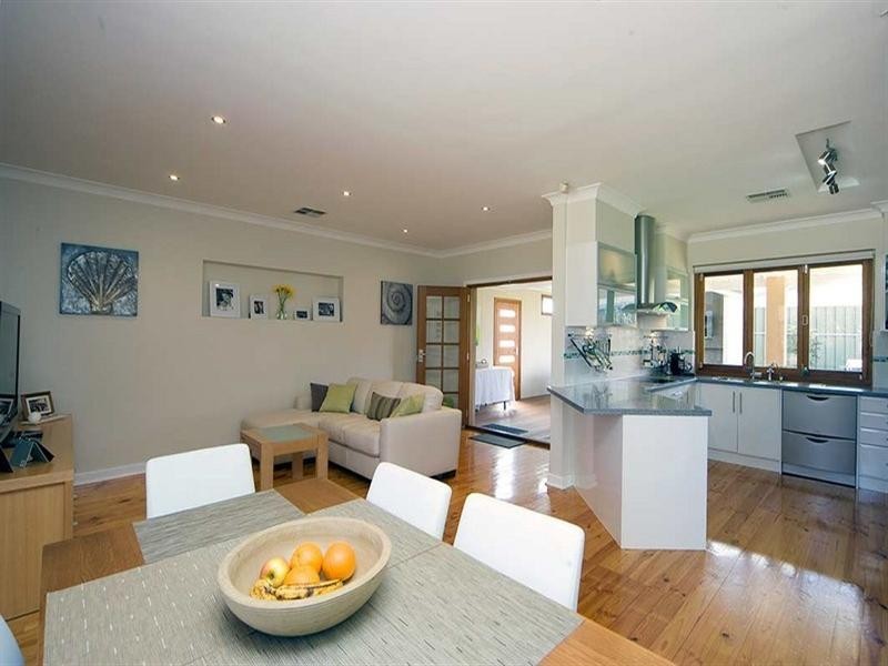10 Winston Crescent, West Beach SA 5024