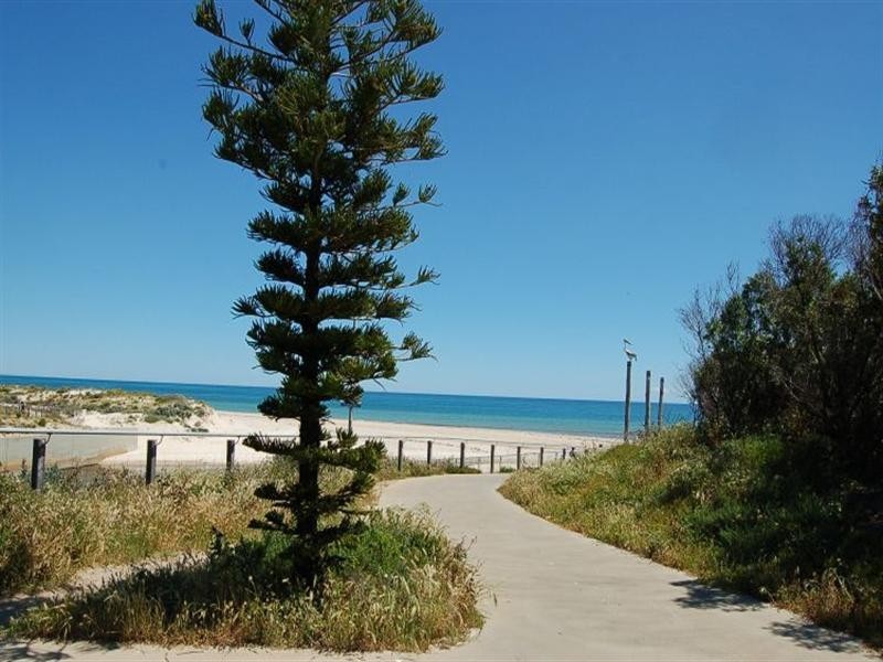10 Winston Crescent, West Beach SA 5024