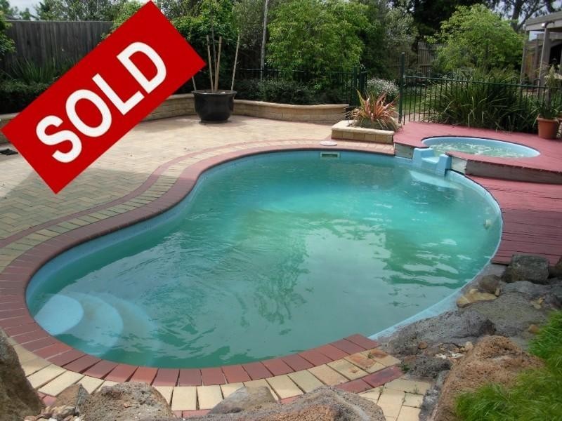 30 Darlington Grove, Sydenham VIC 3037