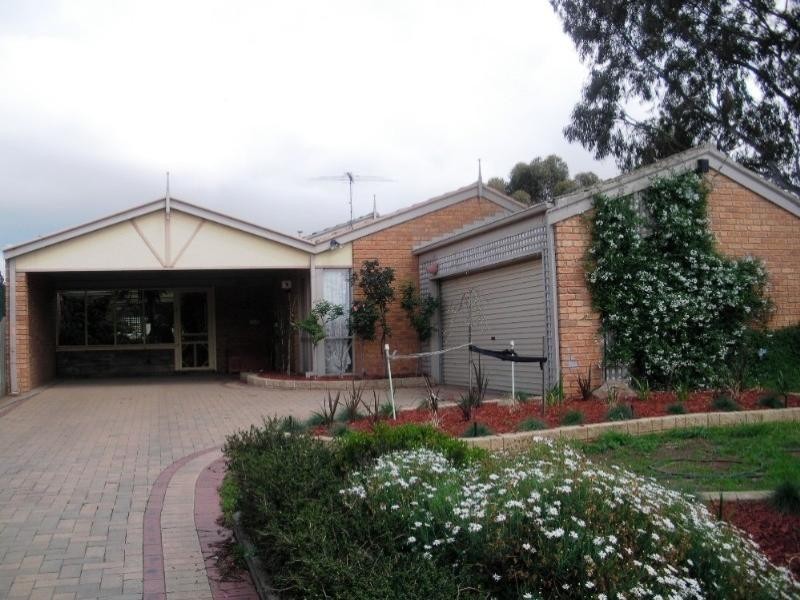 30 Darlington Grove, Sydenham VIC 3037