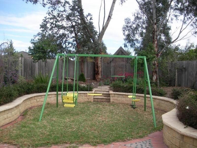 30 Darlington Grove, Sydenham VIC 3037