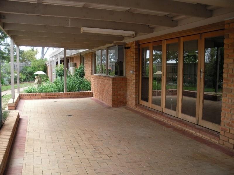 30 Darlington Grove, Sydenham VIC 3037