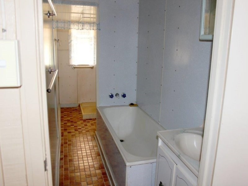 11 McLaren Street, Hughenden QLD 4821