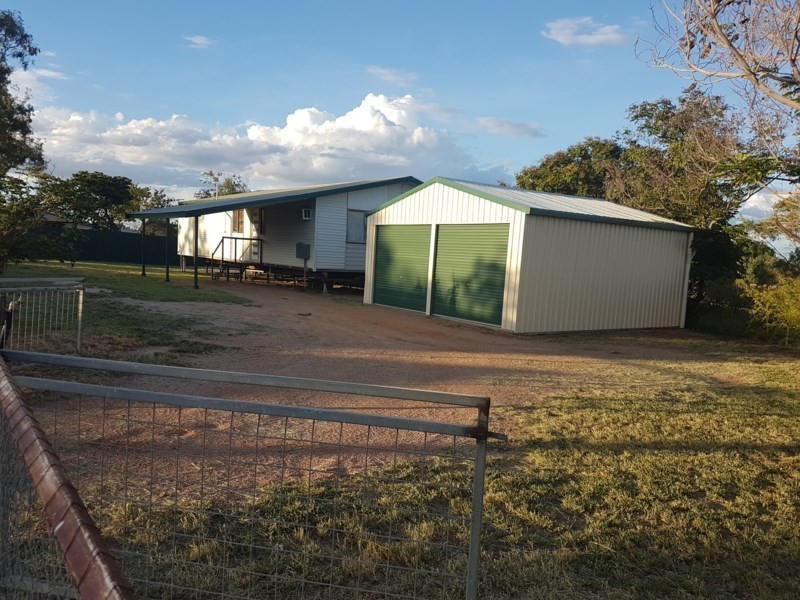 1 Uhr Street, Hughenden QLD 4821