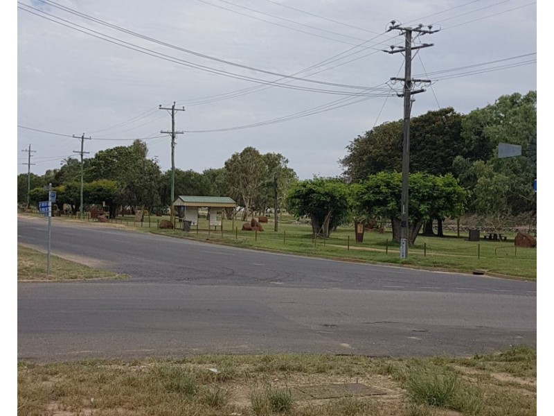 2 Little Avenue, Hughenden QLD 4821