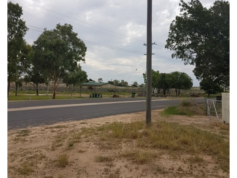 2 Little Avenue, Hughenden QLD 4821