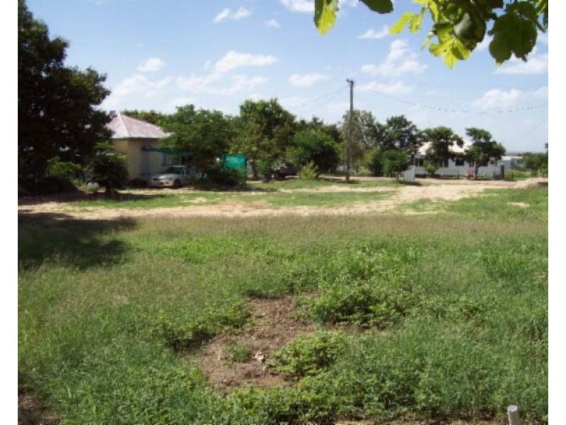 8 Victoria Street, Hughenden QLD 4821