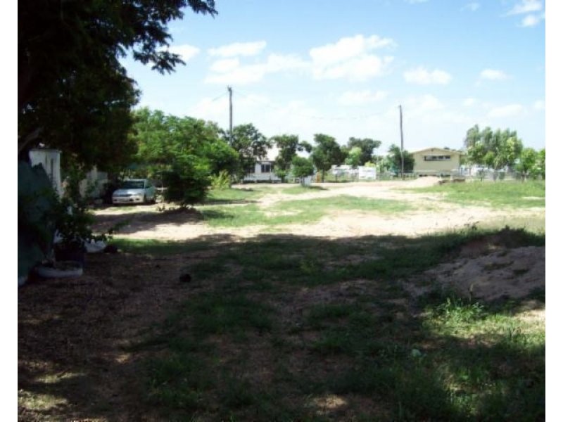 8 Victoria Street, Hughenden QLD 4821