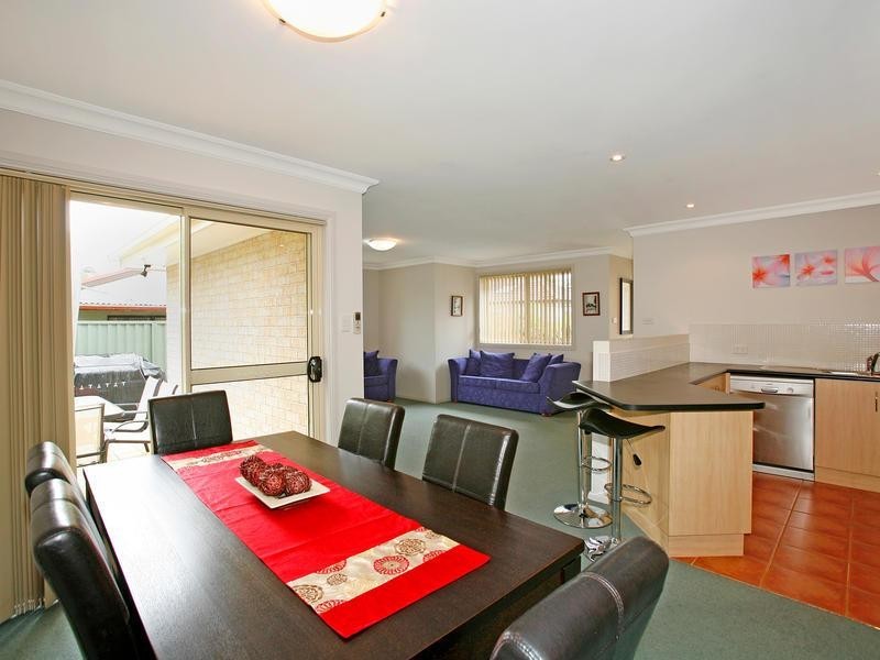 2/81 Crammond Boulevard, Caringbah NSW 2229