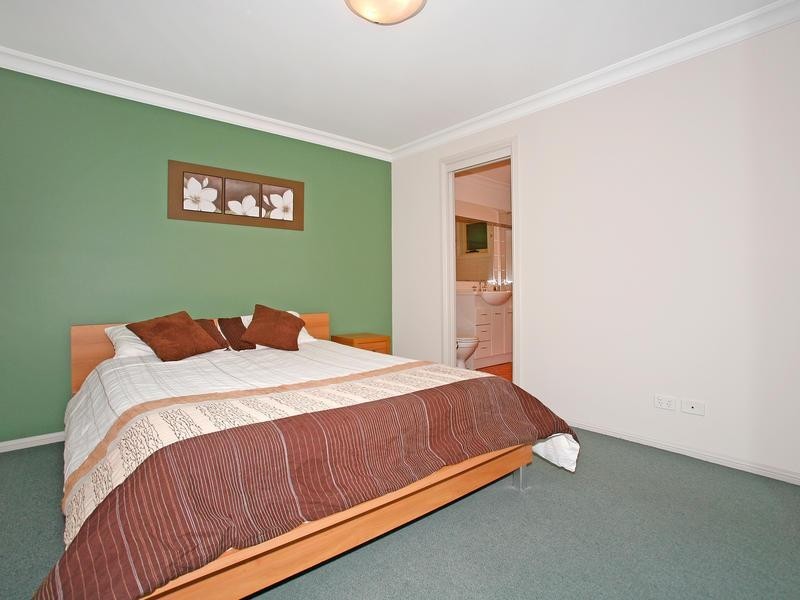 2/81 Crammond Boulevard, Caringbah NSW 2229