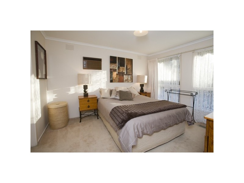 14 Amersham Drive, Wantirna VIC 3152