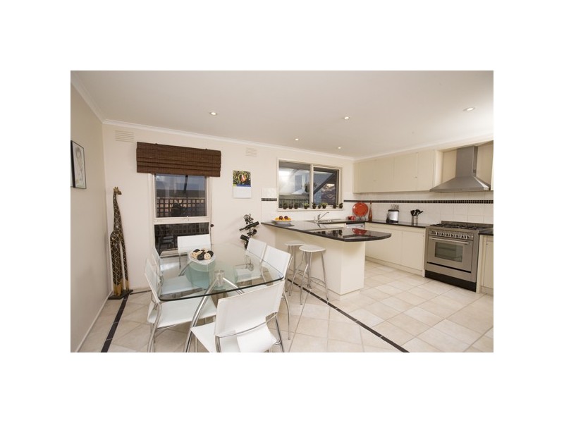 14 Amersham Drive, Wantirna VIC 3152