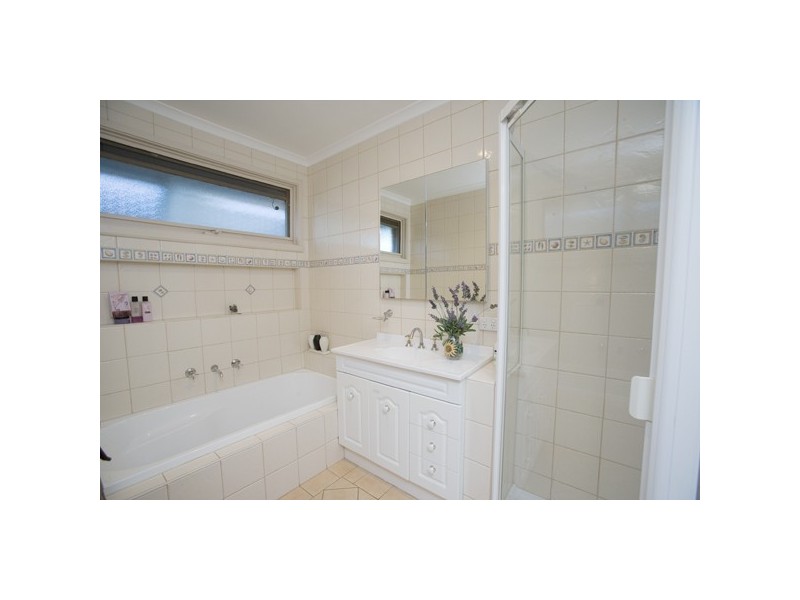 14 Amersham Drive, Wantirna VIC 3152