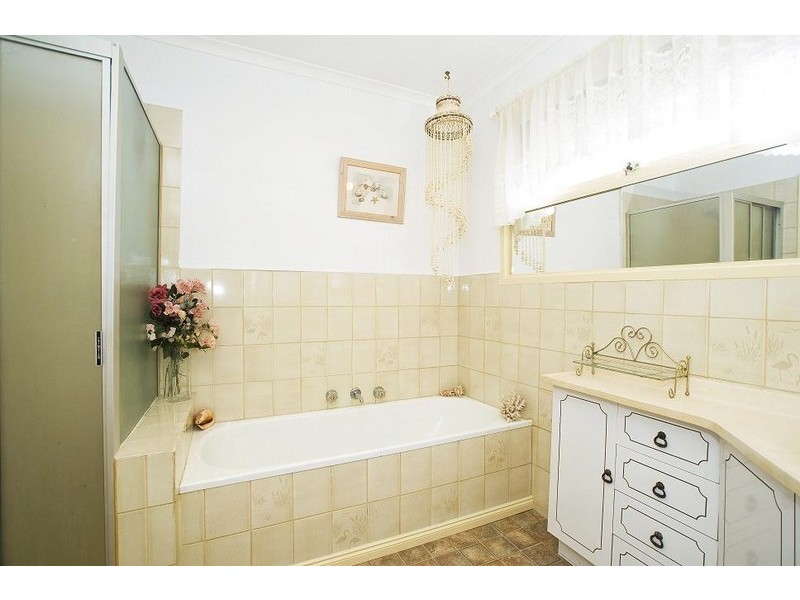 1 Cumberland Avenue, Bayswater VIC 3153