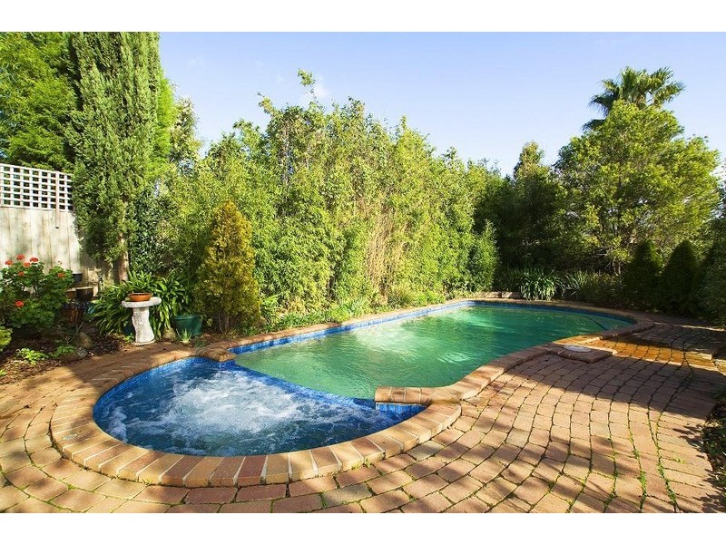 1 Cumberland Avenue, Bayswater VIC 3153