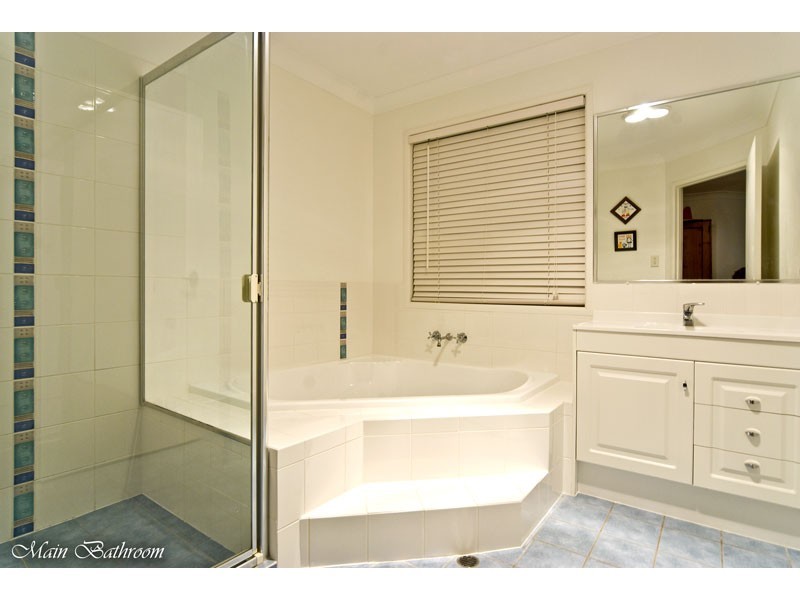 16 Whepstead Avenue, Wellington Point QLD 4160